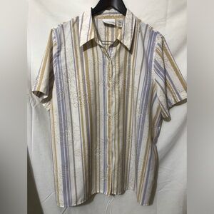 Women’s short sleeve button up blouse